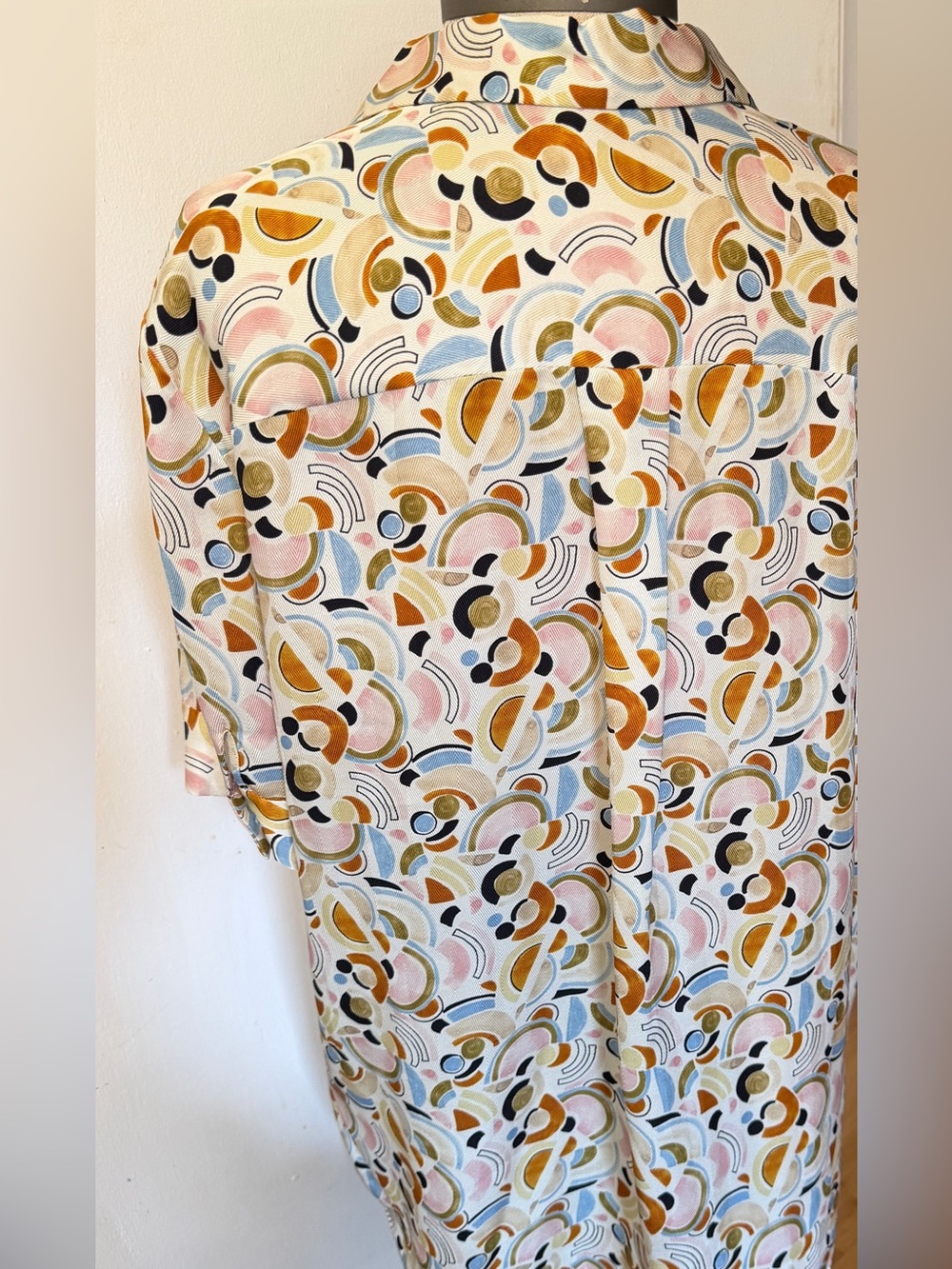 Cute  Comfy Lafayette 148 NY Women's Printed Button-Up Shirt in Multi Color - Picture 4 of 5
